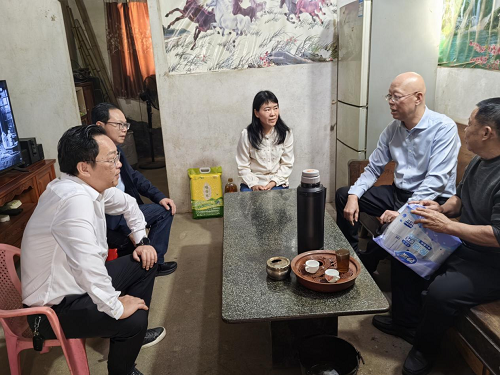 范利輝到掛鉤點(diǎn)揭西縣坪上鎮(zhèn)開(kāi)展春節(jié)前慰問(wèn)活動(dòng)2.png